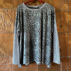 Entro Brand Long-sleeved Top * Grey Leopard Print * XL